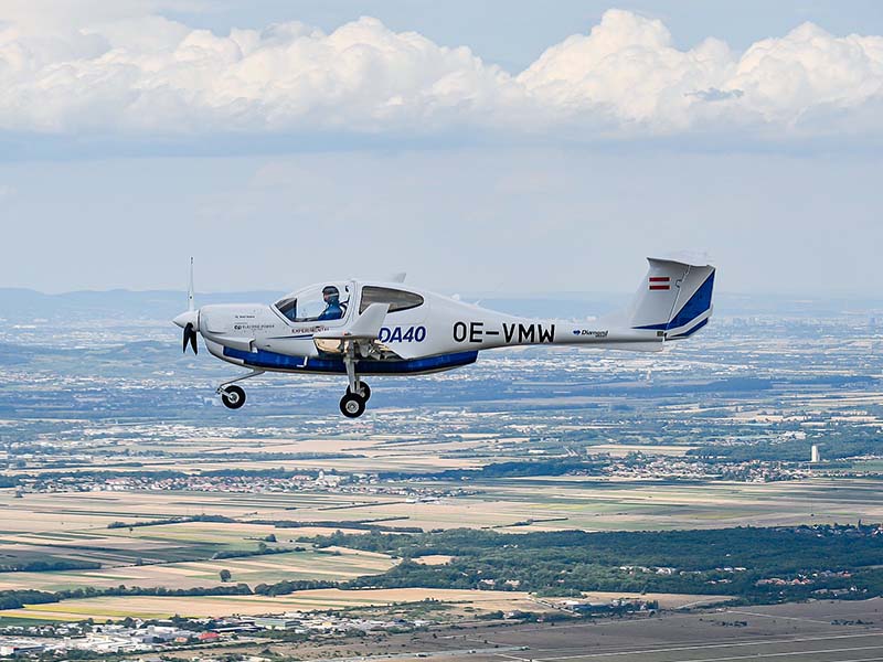 萬(wàn)豐鉆石飛機公司eDA40電動(dòng)飛機首飛